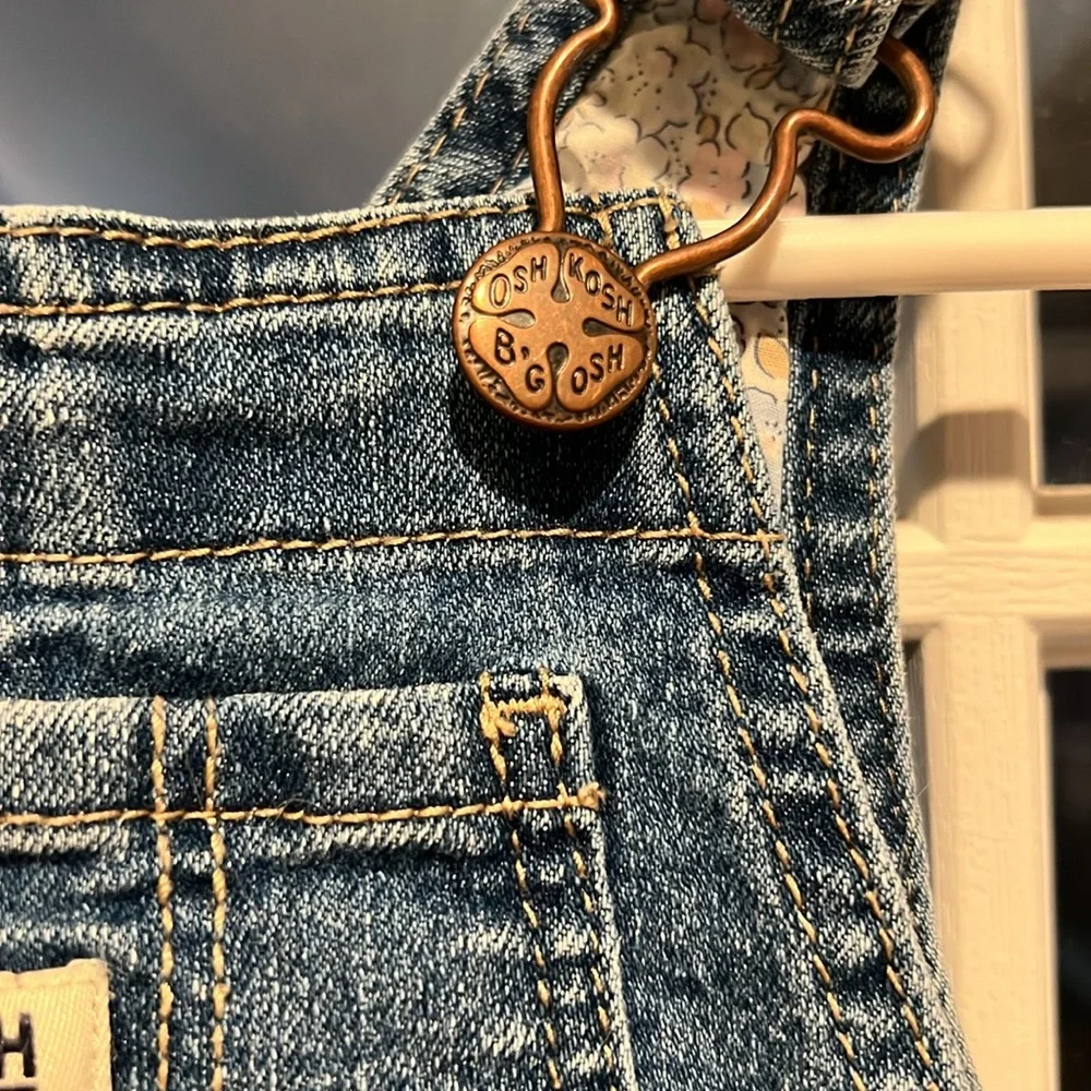 Oshkosh B’gosh 2T Denim Overalls